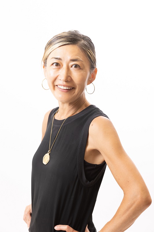 ���J ���q