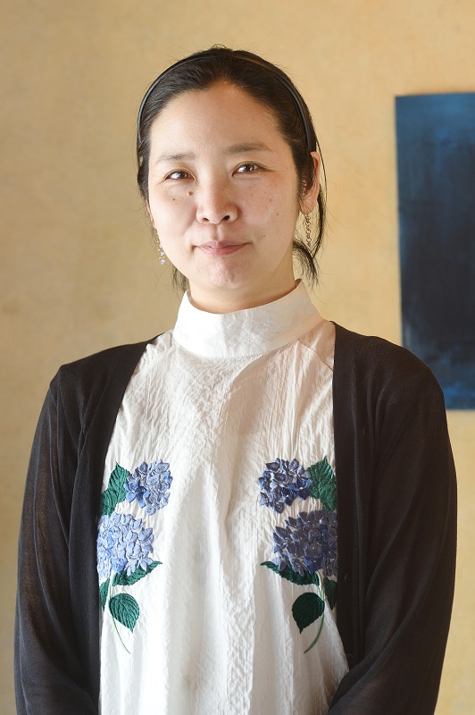 ���� ���q