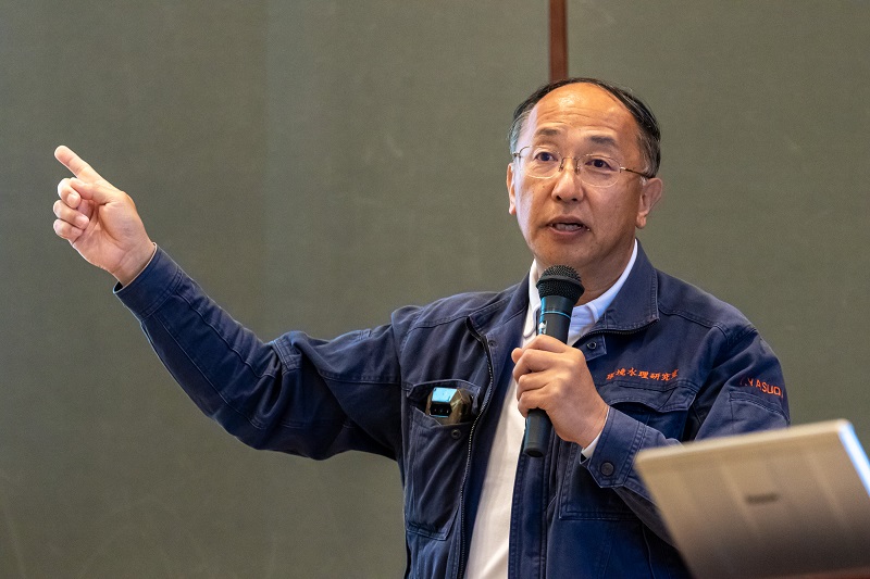 ���c �z��