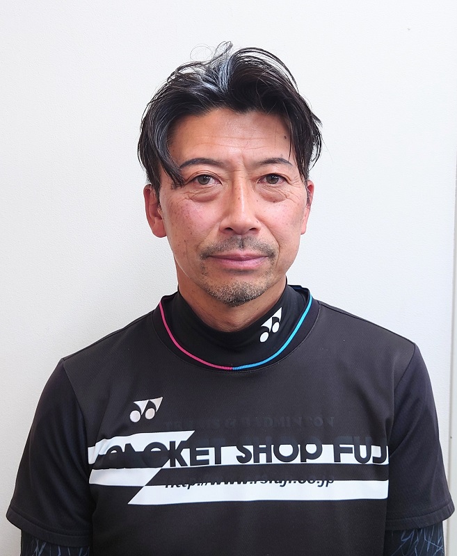 ��J ����